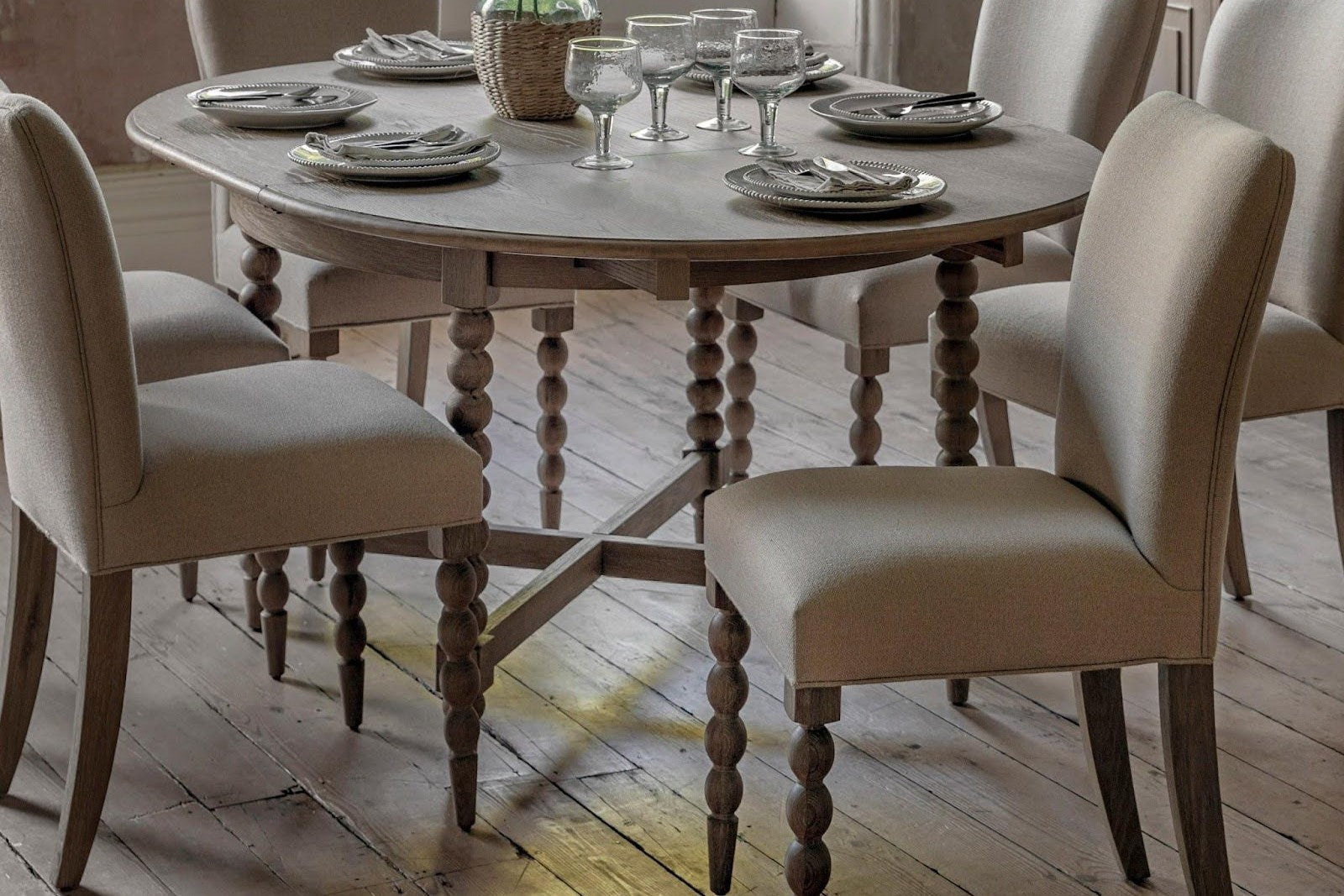 Round vs Rectangular Extendable Dining Tables: Your Complete Guide