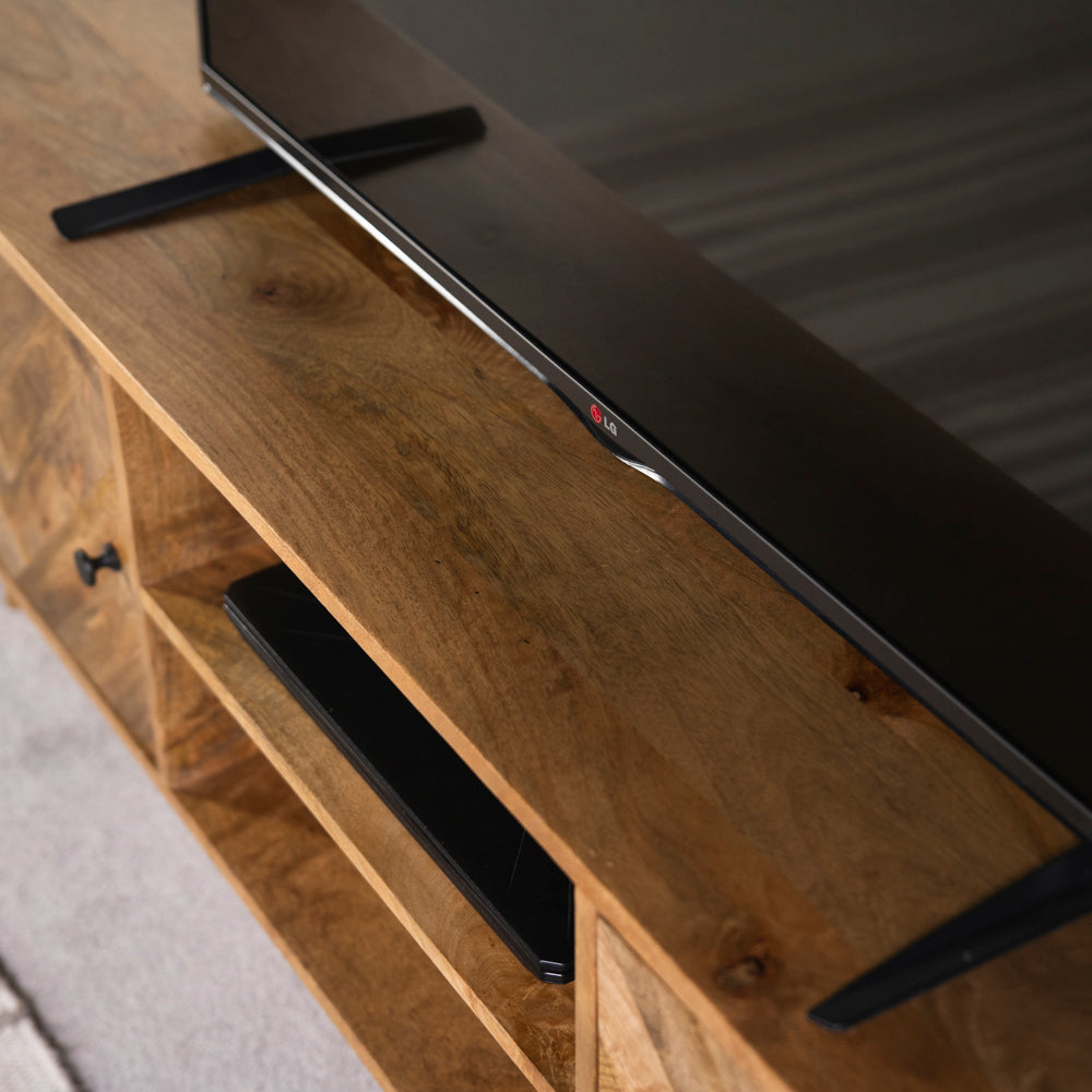Nautilus TV Unit