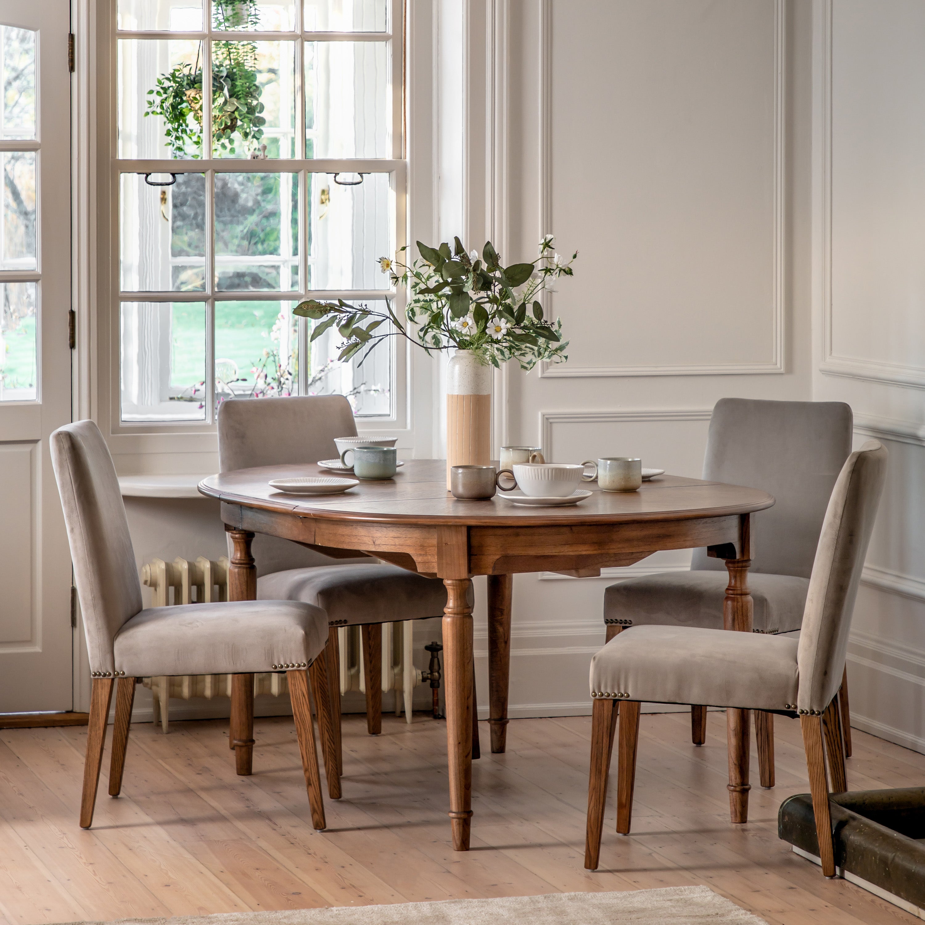 Somerville Round Extendable Dining Table (120cm-160cm)